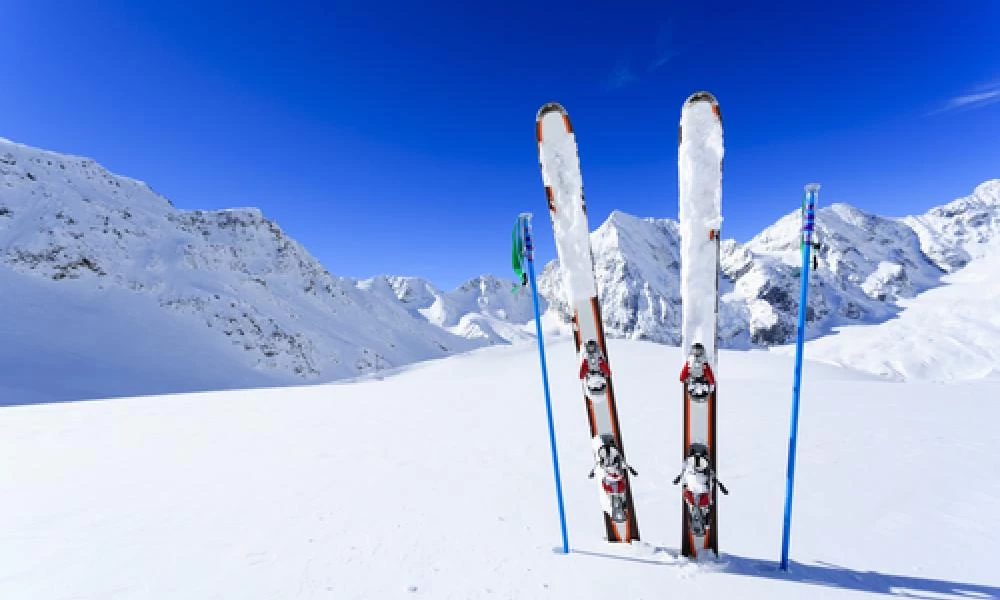 17χρονη σκιέρ θετική στον κορονοϊό παρουσίασε πλαστό έγγραφο για να φύγει